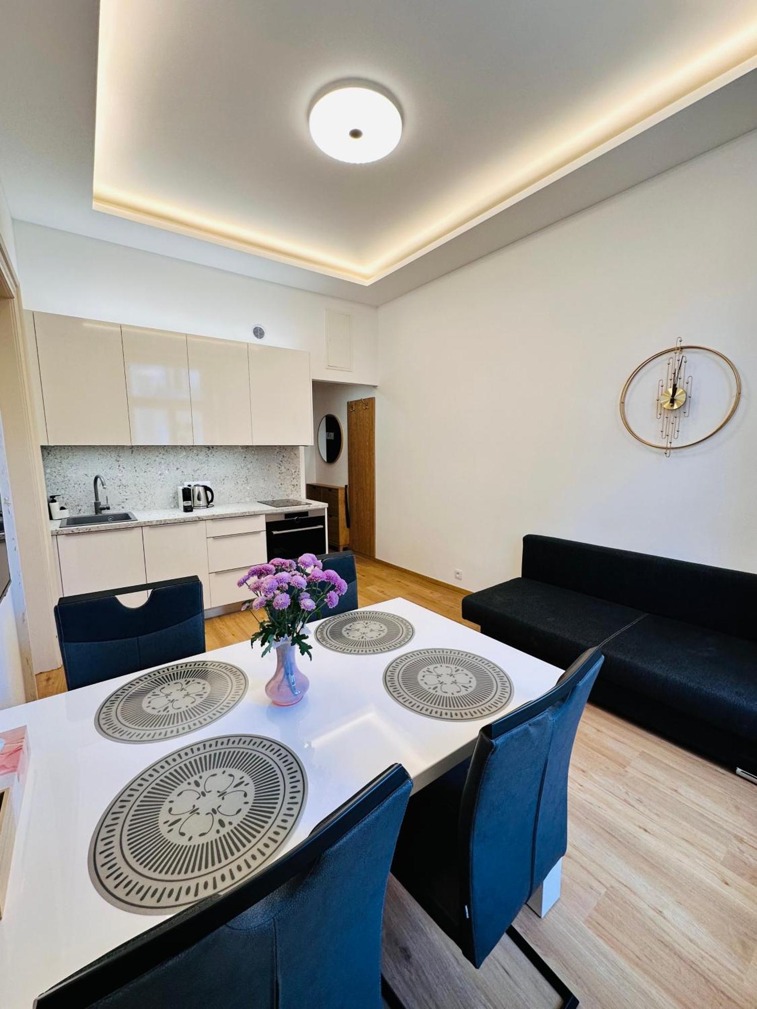 Old Town Apartment *